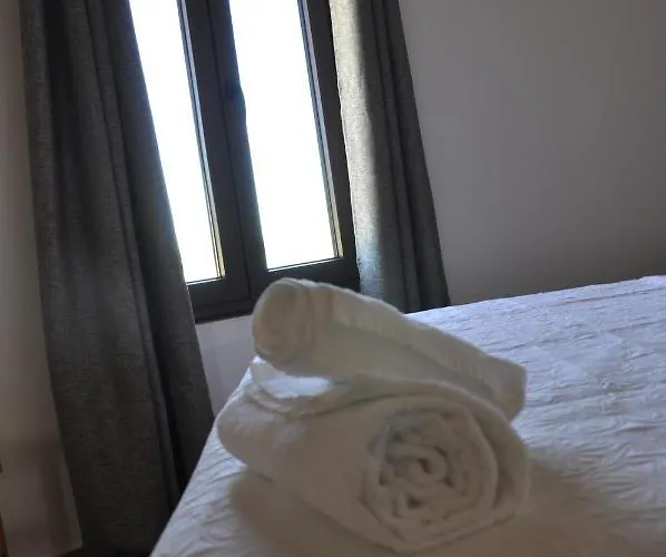 Cruceros Alqueva Челес