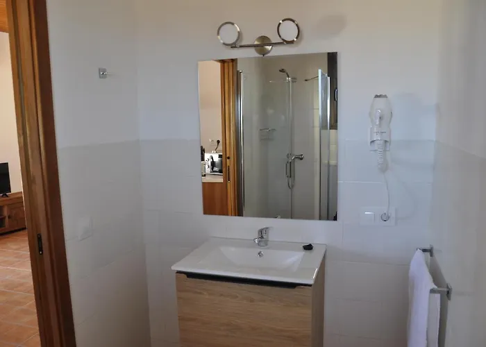 Cruceros Alqueva Hostel Cheles